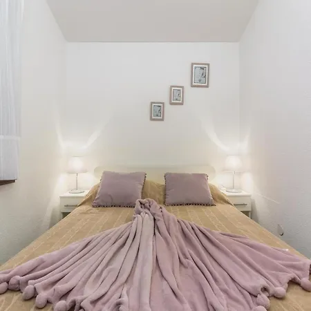 Two-bedroom In Cervar Porat