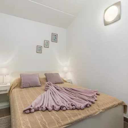 Apartman Two-bedroom In Cervar Porat *