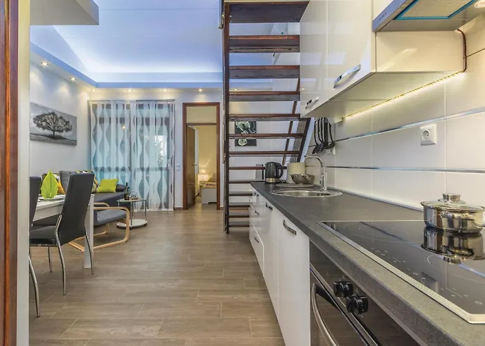 Two-bedroom In Cervar Porat アパート
