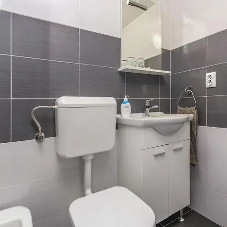 Two-bedroom In Cervar Porat Appartement