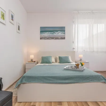 Two-bedroom In Cervar Porat Πόρετς