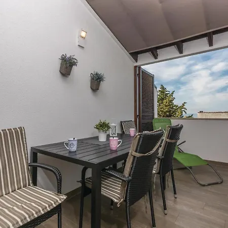 Two-bedroom In Cervar Porat Daire *