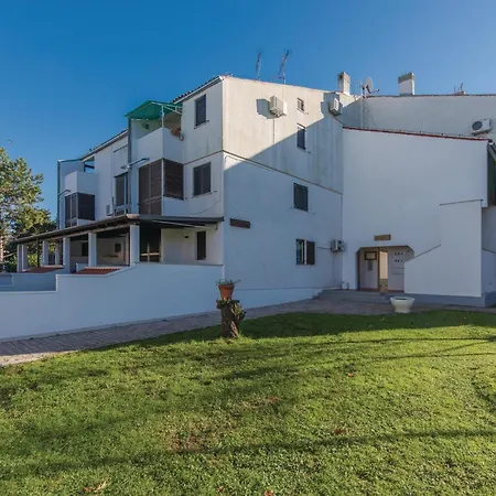 Two-bedroom In Cervar Porat Πόρετς