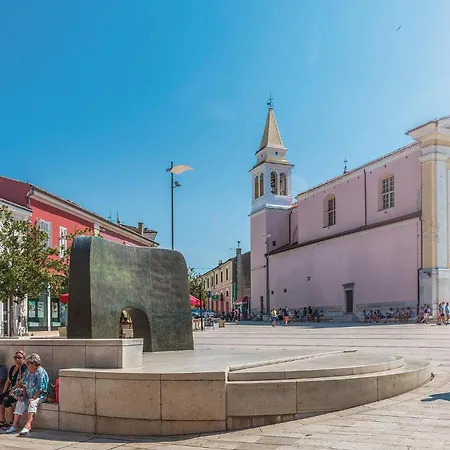 Awesome In Cervar Porat With Wifi Apartment *